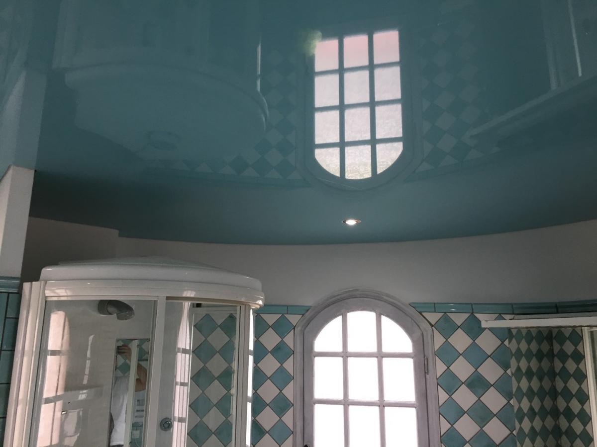 Plafond tendu chauffant salle de bain béziers